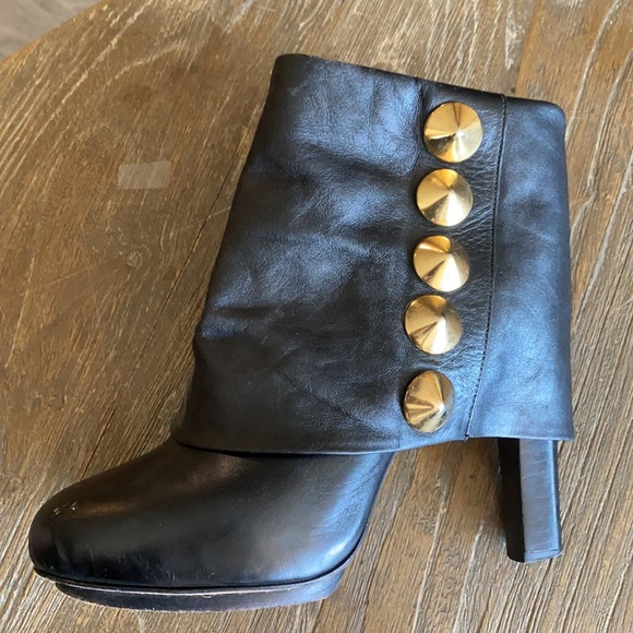 Gold hardware booties - Picture 7 of 8